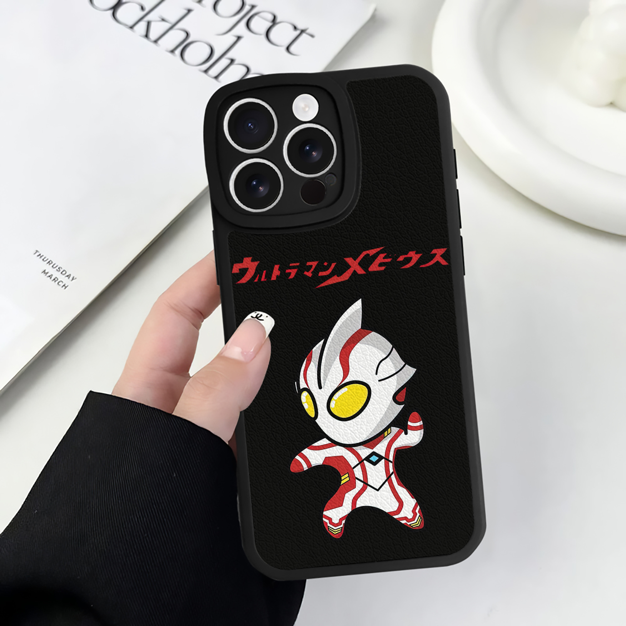 （画像用） ウルトラマン Ultraman 【iPhone 16シリーズ対応】シリコンスマホケース（レザー調） 材質：シリコン